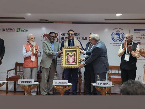 Business News | JGU Vice Chancellor Prof. (Dr.) C. Raj Kumar Receives the Inaugural Dr. Pritam Singh Transformational Leader Award 2023 - Vimarsana News