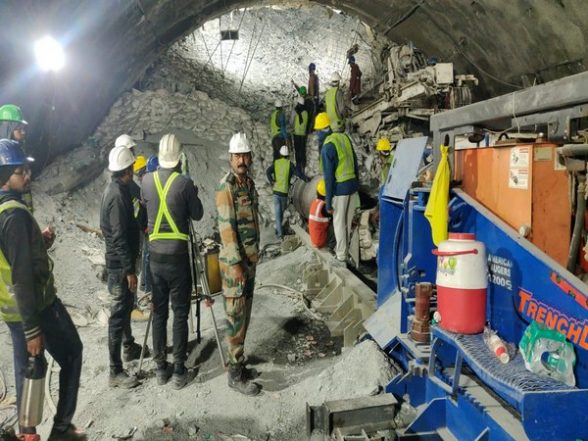 India News | Silkyara Tunnel Collapse: 6-inch-wide Pipe Reaches Trapped Labourers; Rescuers Say Now Will Go with 'full Force' - Vimarsana News
