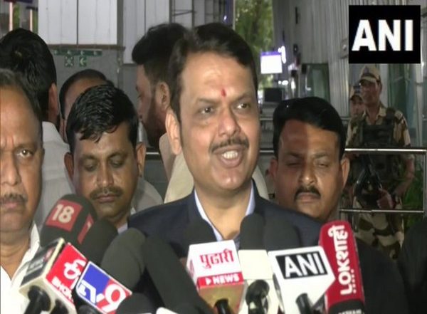 India News | Bawankule Photo Row: Shows Sanjay Raut's Distorted Mentality, Says Fadnavis