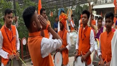 India News | Group of 100 Devotees from Nagpur Reaches Ayodhya; Extends Their Prayers to Lord Ram