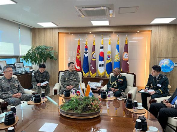 World News | Army Chief Manoj Pande Calls on Korea's Joint Chief of Staff General Kim Seung-yum - Vimarsana News