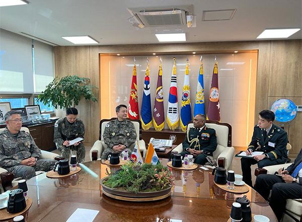 World News | Army Chief Manoj Pande Calls on Korea's Joint Chief of Staff General Kim Seung-yum