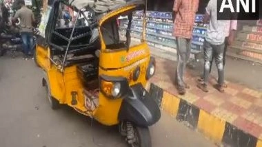India News | Vishakapatnam: 8 Children Injured as Autorickshaw Crashes into Lorry; 7 More School Children Injured in Separate Accident