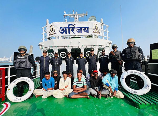 Indian Coast Guard Ship Arinjay Apprehends Pakistani Fishing Boat in Arabian Sea With 13 Crew Members