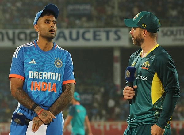 Sports News | Indian Skipper Suryakumar Wins Toss, Opts to Bowl First Against Australia in 1st T20I