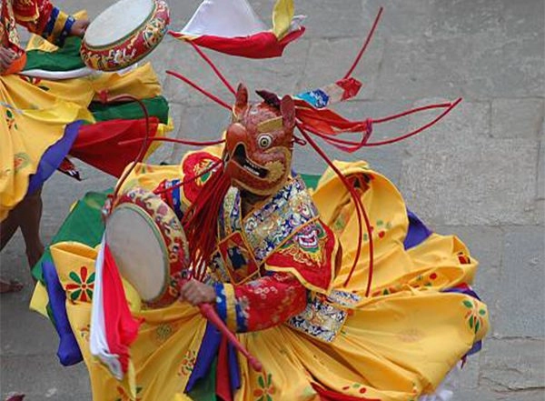 World News | Bhutan: the Vibrant Dance of Drametse Ngacham