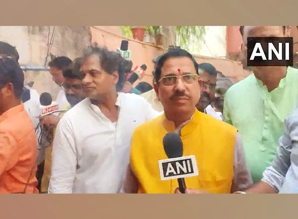 India News | Pralhad Joshi Seeks Apology from Kharge over Rahul Gandhi's 'panauti' Remarks