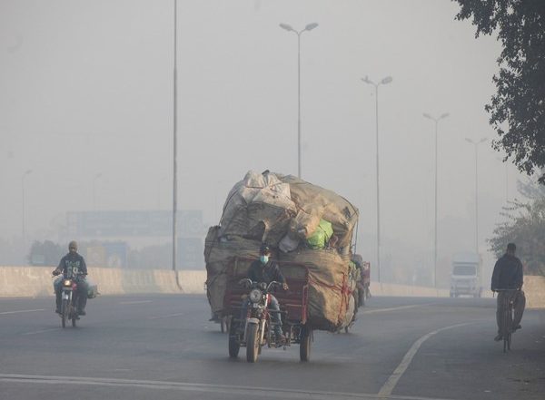 World News | Pakistan: PDMA Notifies Smart Lockdown in 10 Districts of Punjab Due to Smog
