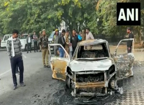 India News | Uttar Pradesh: Car Catches Fire in Noida, Two Charred to Death