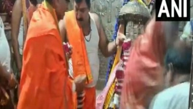 India News | MP CM Chouhan, His Wife Offer Prayers at Mahakaleshwar Temple in Ujjain