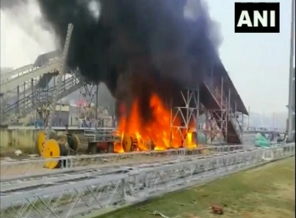 India News | West Bengal: Fire Breaks out at Kulti Railway Station