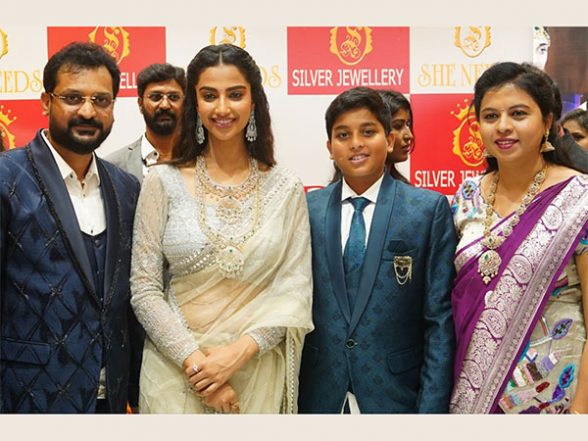 Business News | Meenakshi Chaudhary Launches She Needs Silver Jewellery, Exclusive Silver Jewellery Store in Madinaguda - Vimarsana News