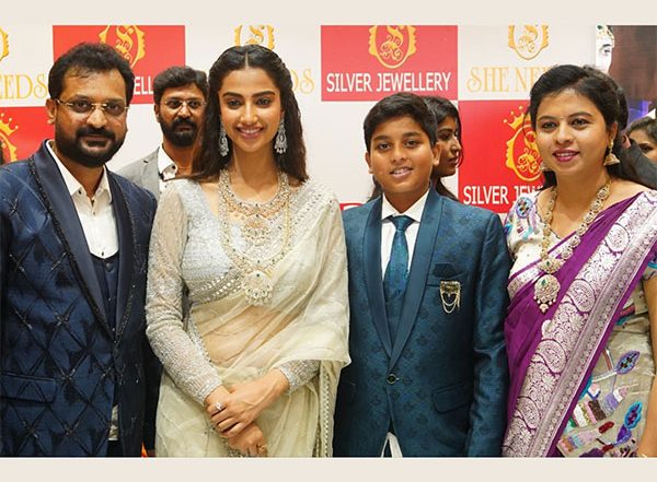 Business News | Meenakshi Chaudhary Launches She Needs Silver Jewellery, Exclusive Silver Jewellery Store in Madinaguda