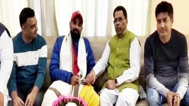 Sports News | UP Minister Narendra Kashyap Meets Mohammed Shami at His Residence in Amroha