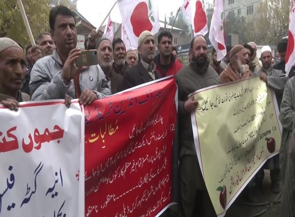 India News | Centre of Indian Trade Unions, J-K Apple Farmer's Federation Hold Protest in Srinagar
