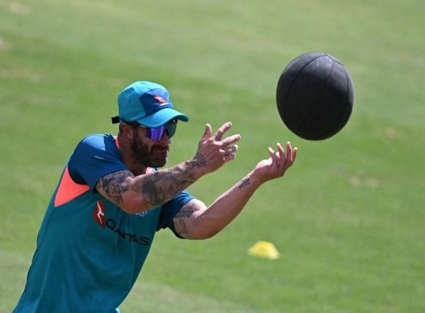 Sports News | Australian Skipper Wade Wins Toss, Elects to Field First Against India in Second T20I