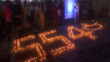 India News | 554 Lamps Lighted to Celebrate 554th Birth Anniversary of Guru Nanak Dev in Kolkata