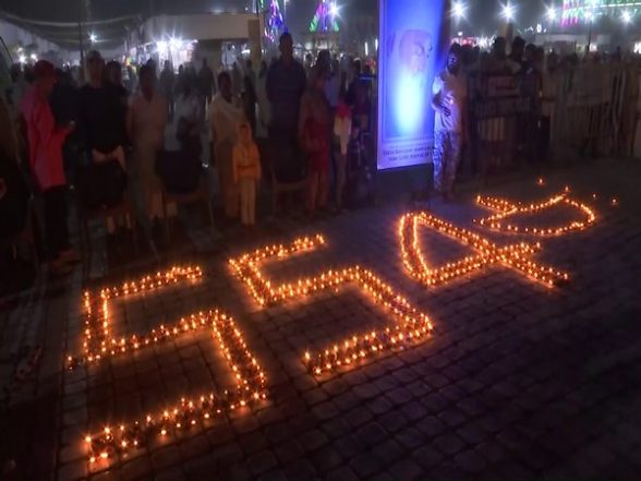 India News | 554 Lamps Lighted to Celebrate 554th Birth Anniversary of Guru Nanak Dev in Kolkata - Vimarsana News