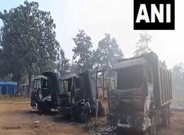 India News | Naxalites Set on Fire 14 Vehicles, Machines Engaged in Construction Work in Chhattisgarh's Dantewada