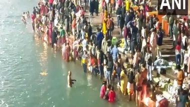 India News | Devotees in Haridwar Take Dip of Faith in River Ganga on Kartik Purnima