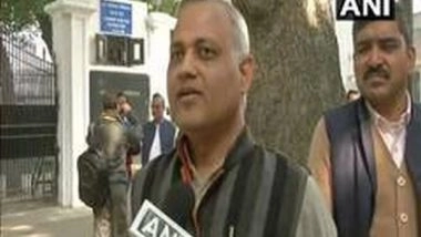 India News | Snatcher Tries to Steal AAP MLA Somnath Bharti's Mobile, Caught by Locals