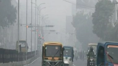 India News | Uttar Pradesh: Fog Blankets Lucknow City, Traffic Slows Down