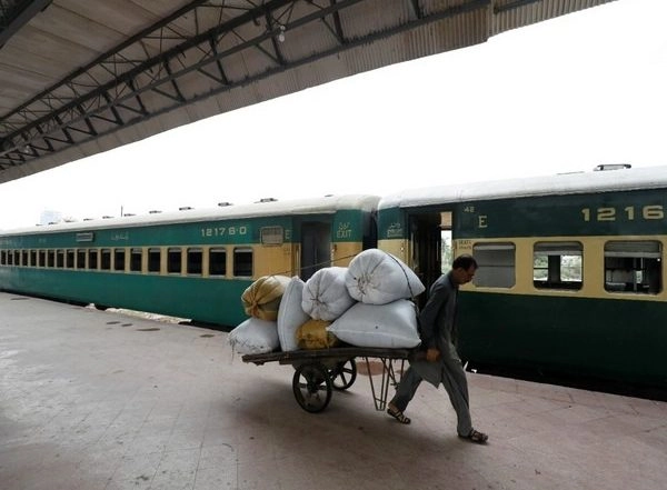 World News | Heavy Rainfall in Chagai Leads to Suspension of Train Services Between Pakistan and Iran