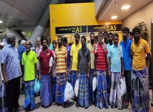 India News | Tamil Nadu: 21 Fishermen Reach Chennai Today After Being Released from Sri Lanka Prisons