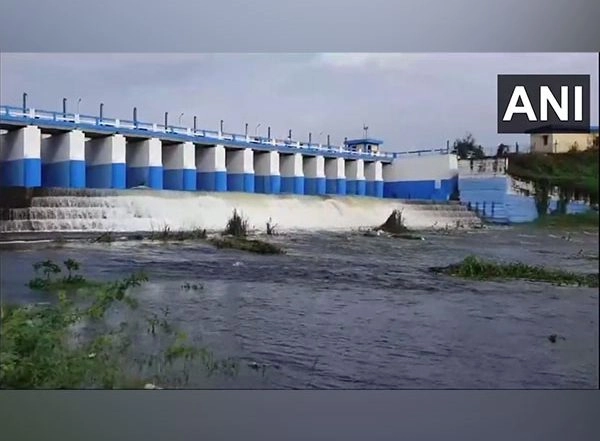 India News | Tamil Nadu: Red Hills Reservoir Gates Opened After Continued Rainfall in Chennai