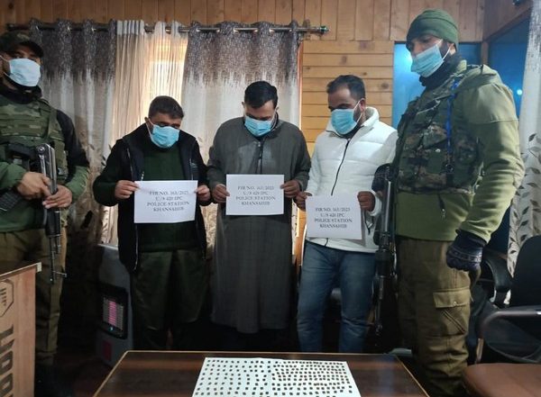 India News | J-K: Budgam Police Foil Illegal Trade of Counterfeit Gold Biscuits; 3 Persons Held