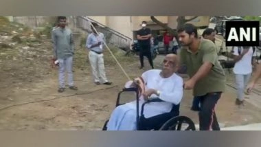 India News | Telangana Assembly Polls: Volunteers Assist Elderly and Disabled Voters