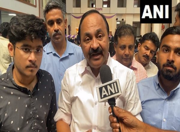 India News | Kerala: Opposition Demands Higher Education Minister's Resignation After SC Verdict on Kannur University VC Re-appointment