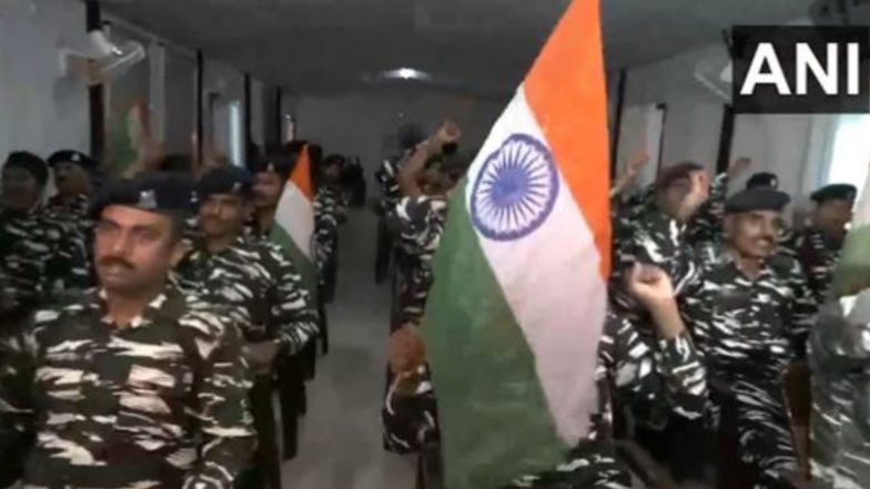 'Bharat Mata Ki Jai': CRPF Jawans Cheer for Team India As Men in Blue Takes on New Zealand in ICC Cricket World Cup First Semi-Final Match (Watch Video)