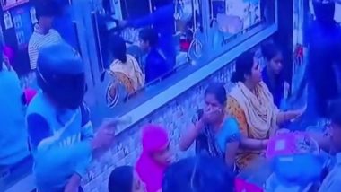 Delhi Robbery Video: Three Men Rob Jewellery Shop in Karawal Nagar at Gunpoint, One Accused Caught