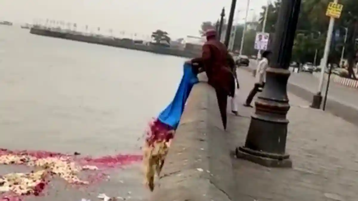 agency-news-bmc-slaps-rs-10-000-fine-on-man-who-dumped-trash-in-sea