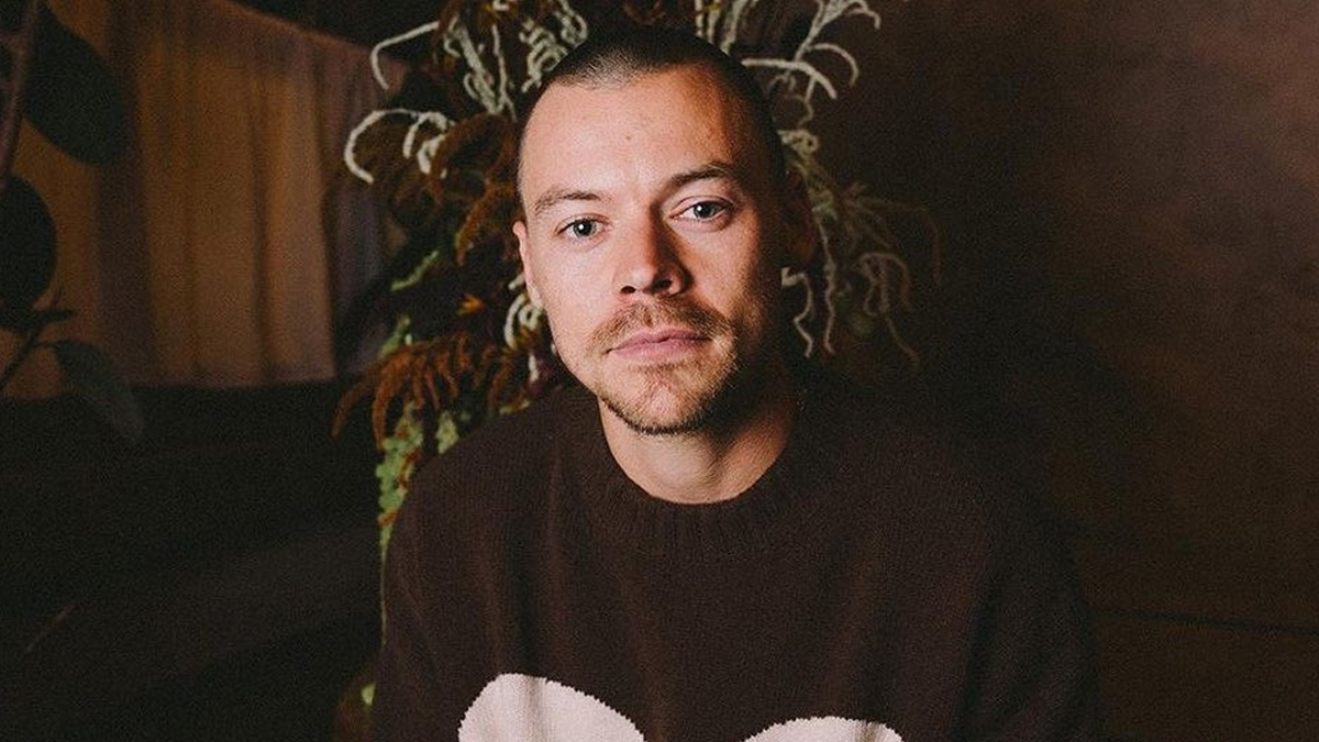 Harry Styles Makes a Surprising Official Debut of His Buzz Cut Look