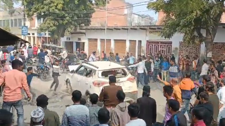 Uttar Pradesh: Angry Locals Attack Car After It Mows Down People Standing Near Tea Shop in Jaunpur, Video Surfaces