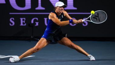 Iga Swiatek Defeats World No 1 Aryna Sabalenka, Secures Spot in WTA Finals 2023 Summit Clash Against Jessica Pegula