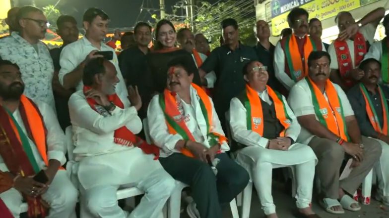 World Cup Final 2023: BJP Chief JP Nadda and Party Workers Enjoy Watching India vs Australia ICC CWC Finals Match in Hyderabad's Malkajgiri (Watch Video)