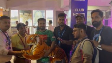 Journalists in Kolkata Gift Bangladesh Cricket Superfan Shoaib Ali New Stuffed Tiger Mascot Ahead of IND vs SA ICC Cricket World Cup 2023 Match (Watch Video)