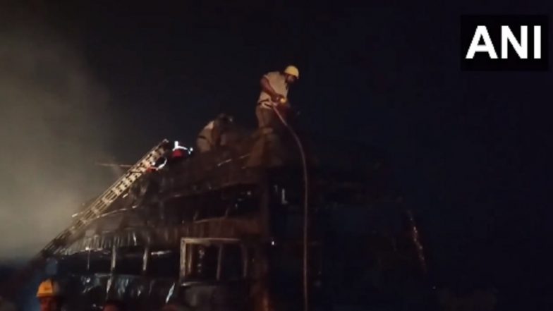West Bengal Fire Video: One Killed, Several Injured As Passenger Bus Gutted in Fire on NH 16 in West Midnapore's Madpur - Vimarsana News