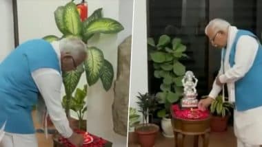 Diwali 2023: Haryana CM Manohar Lal Khattar Lights Diya at His Residence To Celebrate the Festival of Deepavali (Watch Video)