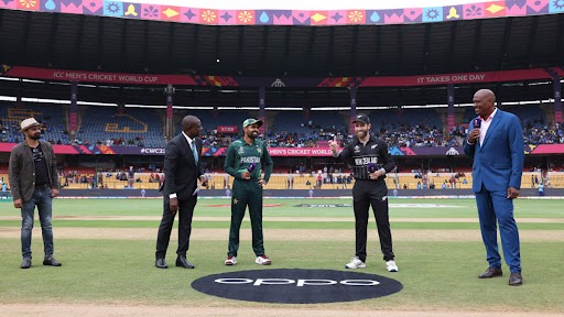 NZ vs PAK ICC Cricket World Cup 2023 Toss Report and Playing XI: Pakistan Opt to Bowl First, Kane Williamson Returns for Kiwis; Hasan Ali Replaces Usama Mir