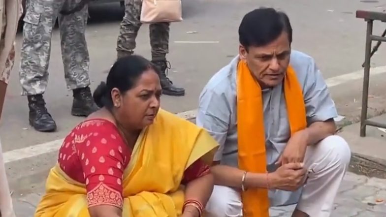 Diwali 2023: Union Minister Nityanand Rai Buys Diyas From Local Vendors in Bihar's Patna on Occasion of Deepavali (Watch Video)