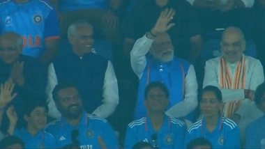 Narendra Modi Waves to The Crowd at Narendra Modi Stadium in Ahmedabad During India vs Australia ICC Cricket World Cup 2023 Final Match (Watch Video)