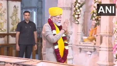 Uttar Pradesh: PM Narendra Modi Pays Obeisance at Sri Krishna Janmbhoomi Temple in Mathura (Watch Video)