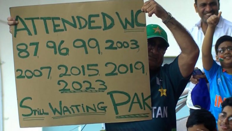 Fan Holds Placard Reading ‘…Still Waiting PAK’ During England vs Pakistan Match in Kolkata As Green Shirts Fail To Qualify for CWC 2023 Semifinals, Picture Goes Viral