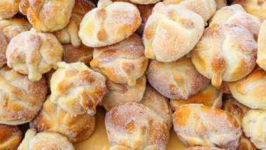 Pan de Muerto Recipe: How To Make Mexican Bread of the Dead? Step-by-Step Instructions To Create This Delicacy From Scratch (Watch Video)