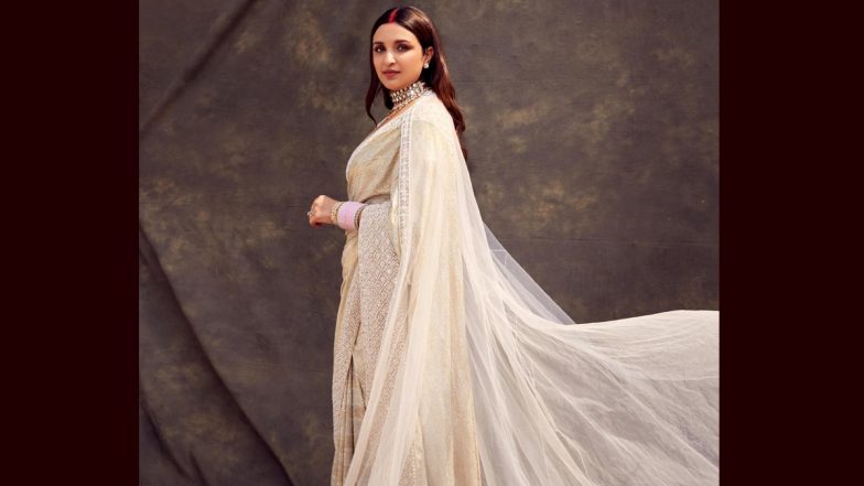 Karwa Chauth 2023: Parineeti Chopra Flaunts Her Mehndi-Clad Hand as She Waits For The Moon, Chamkila Actress Shares Pic on Insta!