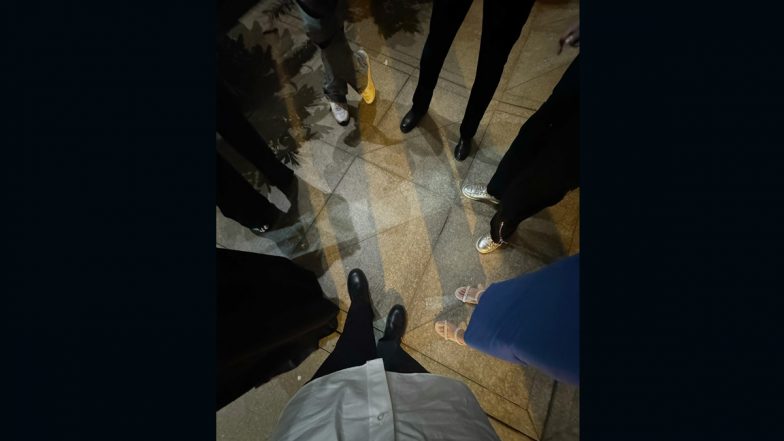 Shah Rukh Khan Poses With Gauri Khan, Aryan Khan, Suhana Khan, Anil Kapoor, and Sonam Kapoor Ahuja at Football Legend David Beckham's Party (View Pic)